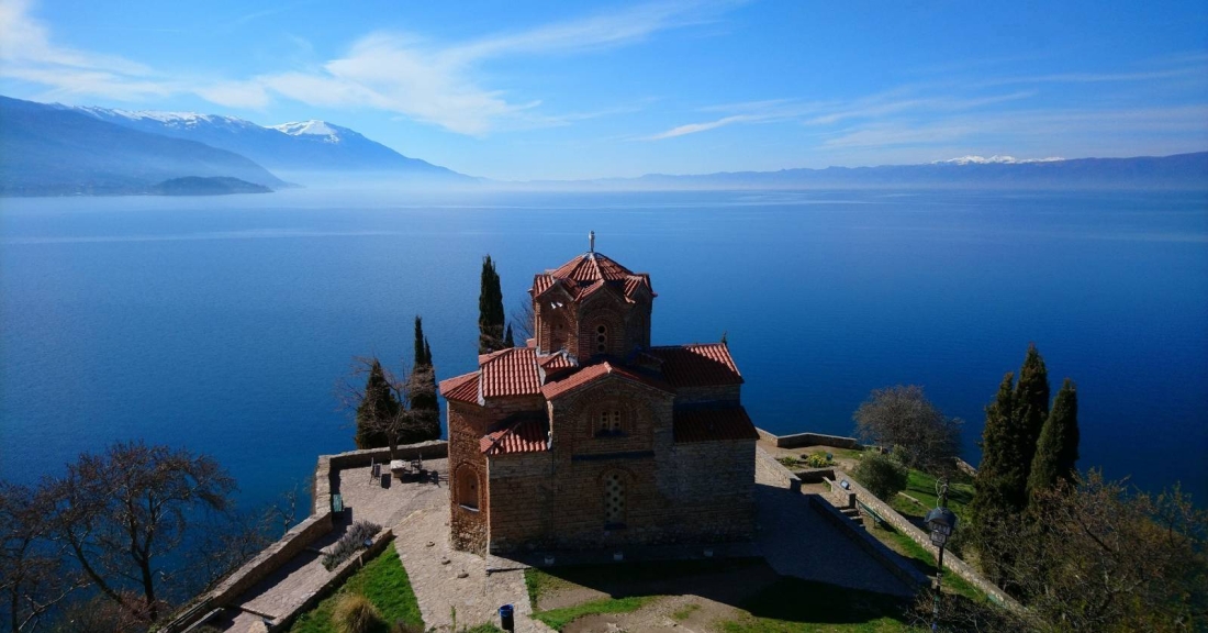 Ἀποκατάσταση τῶν  ἱστορικῶς ὀρθῶν ταυτοτικῶν ὅρων καί ὀνομάτων μας μέ τήν ἀντικατάσταση τοῦ λανθασμένου ὅρου «Βυζάντιο» καί τῶν παραγώγων του ἀπό τά ἱστορικῶς ὀρθά «Ρωμανία», «Ρωμηοσύνη», «Ρωμαίικος» καί τῶν παραγώγων τους