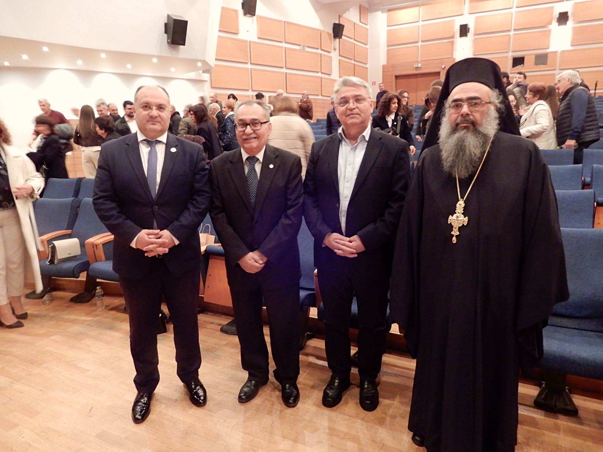 Ο Δημήτρης Νατσιός και ο Δήμαρχος της Λύσης Κύπρου, Ανδρέας Καουρής, ο Δήμαρχος Κιλκίς, Δημήτρης Κυριακίδης, ο εκπρόσωπος του Μητροπολίτη Πολυανής και Κιλκισίου, αρχιμανδρίτης π. Αγαθάγγελος Αλευράς. Ο Δημήτρης Νατσιός και ο Δήμαρχος της Λύσης Κύπρου, Ανδρέας Καουρής, ο Δήμαρχος Κιλκίς, Δημήτρης Κυριακίδης, ο εκπρόσωπος του Μητροπολίτη Πολυανής και Κιλκισίου, αρχιμανδρίτης π. Αγαθάγγελος Αλευράς.