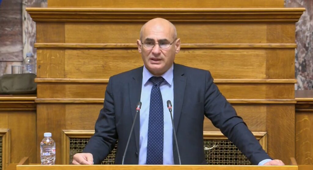 Δελβερούδης: «Ποιος προστατεύει τον ελληνικό στόλο από την πειρατεία;» Ο βουλευτής Κατερίνης της ΝΙΚΗΣ Κομνηνός Δελβερούδης μιλά στη Διαρκή Επιτροπή Παραγωγής και Εμπορίου της Βουλής, θέτοντας ερωτήματα για την κύρωση της διεθνούς συμφωνίας κατά της πειρατείας και τις επιπτώσεις της στην ελληνική ναυτιλία και την ασφάλεια των δεδομένων