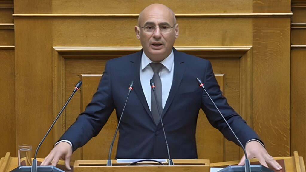 Ο βουλευτής Κατερίνης της ΝΙΚΗΣ Κομνηνός Δελβερούδης μιλά στη Βουλή για την ακρίβεια και την ΠΝΠ του Υπουργείου Ανάπτυξης