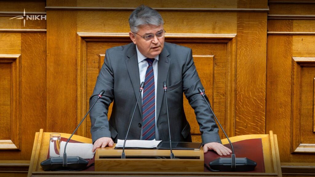 Νατσιός: «Η Ελλάδα δεν μπορεί να κρατά μόνο το φανάρι στους συμμάχους – τι κερδίζει η πατρίδα;» Ο πρόεδρος της ΝΙΚΗΣ Δημήτρης Νατσιός μιλά στο βήμα της Ολομέλειας της Βουλής κατά τη συζήτηση για το νομοσχέδιο σχετικά με την εκλογική περιφέρεια Απόδημου Ελληνισμού και την επιστολική ψήφο