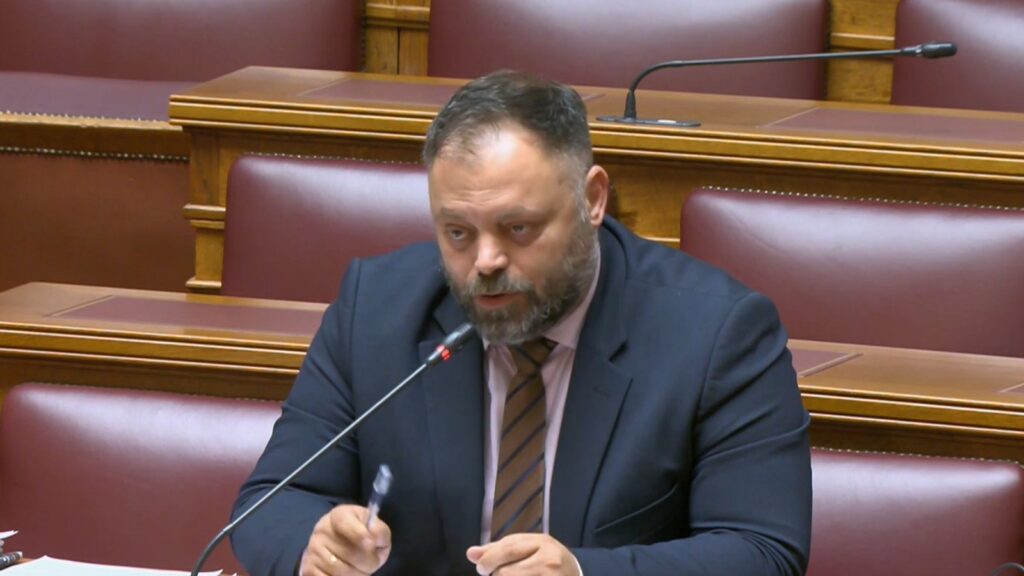 Ο Σπυρίδων Τσιρώνης καταγγέλλει το νέο Σύμφωνο Μετανάστευσης ως ανεφάρμοστο και επιβαρυντικό για την Ελλάδα, ζητώντας σκληρή αποτροπή και προστασία των συνόρων