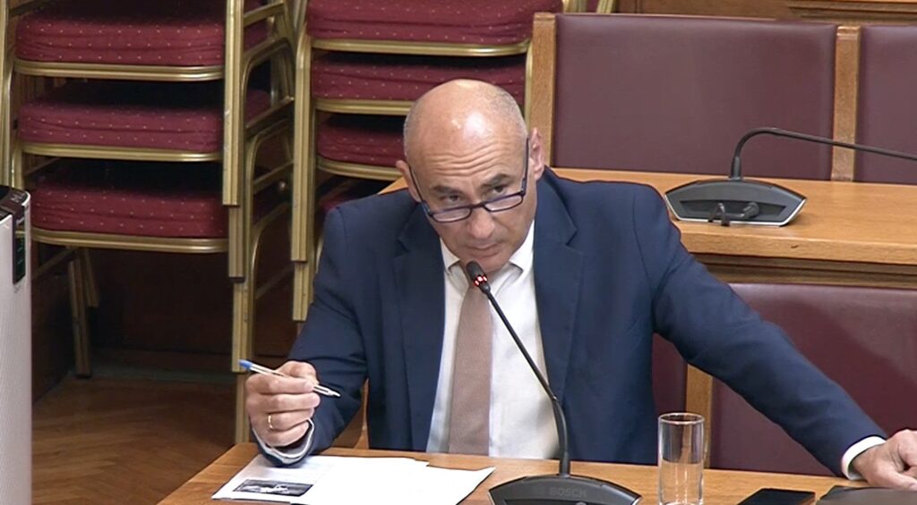 Την ανάγκη πλήρους αναδιάρθρωσης του Υπουργείου Αγροτικής Ανάπτυξης ανέδειξε ο Κομνηνός Δελβερούδης στη Διακομματική για τον Πρωτογενή Τομέα