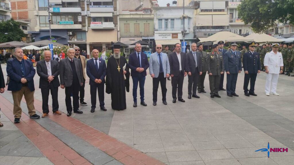 Ο Βουλευτής Πιερίας της ΝΙΚΗΣ Κομνηνός Δελβερούδης και ο Αντιστράτηγος ε.α. Ιωάννης Ιντζές στις επετειακές εκδηλώσεις της 9ης Μαΐου στην Κατερίνη για τη λήξη του Β΄ Παγκοσμίου Πολέμου και την Εθνική Αντίσταση