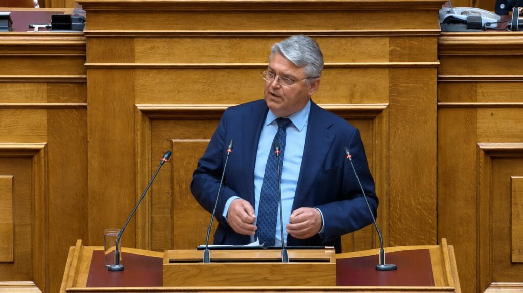 Δ. Νατσιός στη Βουλή: «Μπαζώνετε και τις υποκλοπές όπως μπαζώσατε τα Τέμπη και τον ΟΠΕΚΕΠΕ»