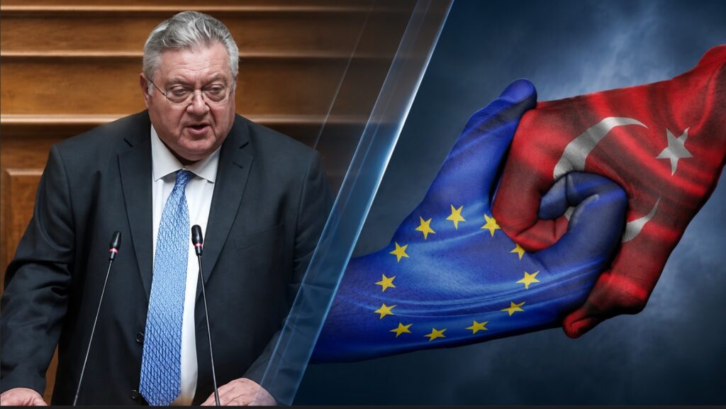 Ο Τάσος Οικονομόπουλος μπροστά σε ελληνική και ευρωπαϊκή σημαία, με φόντο χάρτη της Ανατολικής Μεσογείου και αναφορά στην τουρκική προκλητικότητα απέναντι σε Ελλάδα και Κύπρο.