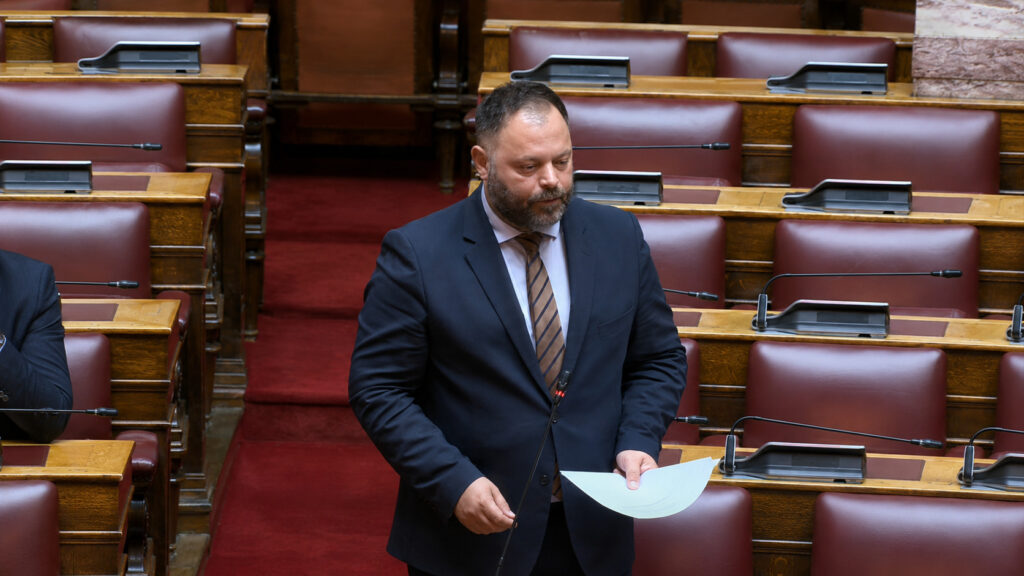 Τσιρώνης στη Βουλή για ΕΥΠ και Predator: «Φύγετε επιτέλους να ξεβρωμίσει ο τόπος» Ο βουλευτής της ΝΙΚΗΣ Σπύρος Τσιρώνης στην Ολομέλεια της Βουλής κατά τη συζήτηση για την Εξεταστική Επιτροπή σχετικά με Predator, ΕΥΠ και υποκλοπές