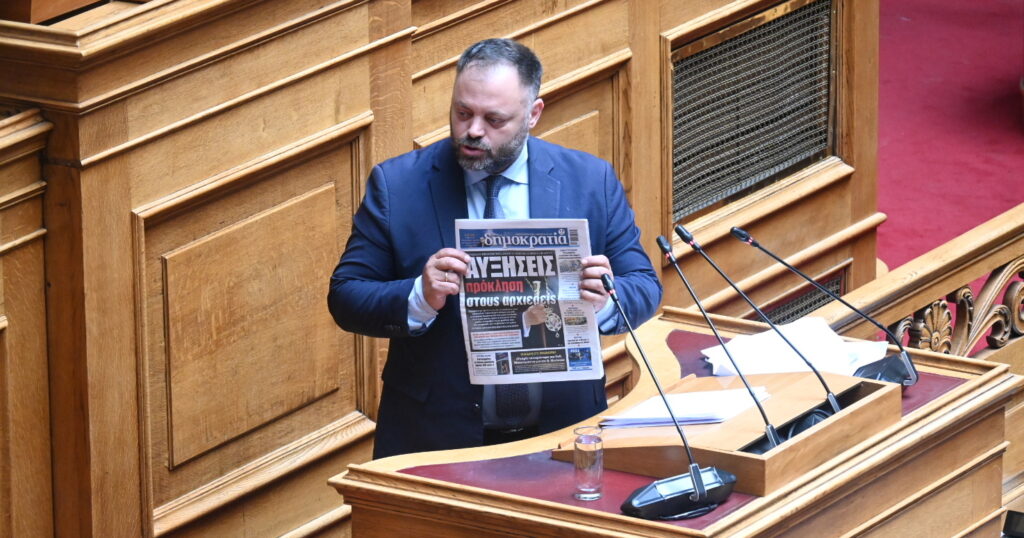 Σπύρος Τσιρώνης στη Βουλή: «Στήνουν τηλεόραση υπακοής και παιδεία ιδεολογικής αποδόμησης» Ο βουλευτής Αχαΐας της ΝΙΚΗΣ, Σπύρος Τσιρώνης, παρεμβαίνει στην Ολομέλεια της Βουλής για το νομοσχέδιο αδειοδότησης της περιφερειακής τηλεόρασης