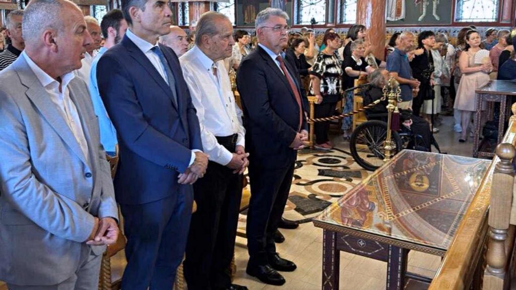 Δημήτρης Νατσιός από τη Θεσσαλονίκη: «Η Ρωμηοσύνη έμεινε όρθια με πίστη, θυσίες και πνευματικά θεμέλια» Ο Πρόεδρος της ΝΙΚΗΣ Δημήτρης Νατσιός στον Ιερό Ναό Αγίων Πάντων στη Θεσσαλονίκη, κατά τη Θεία Λειτουργία της Κυριακής των Αγίων Πάντων
