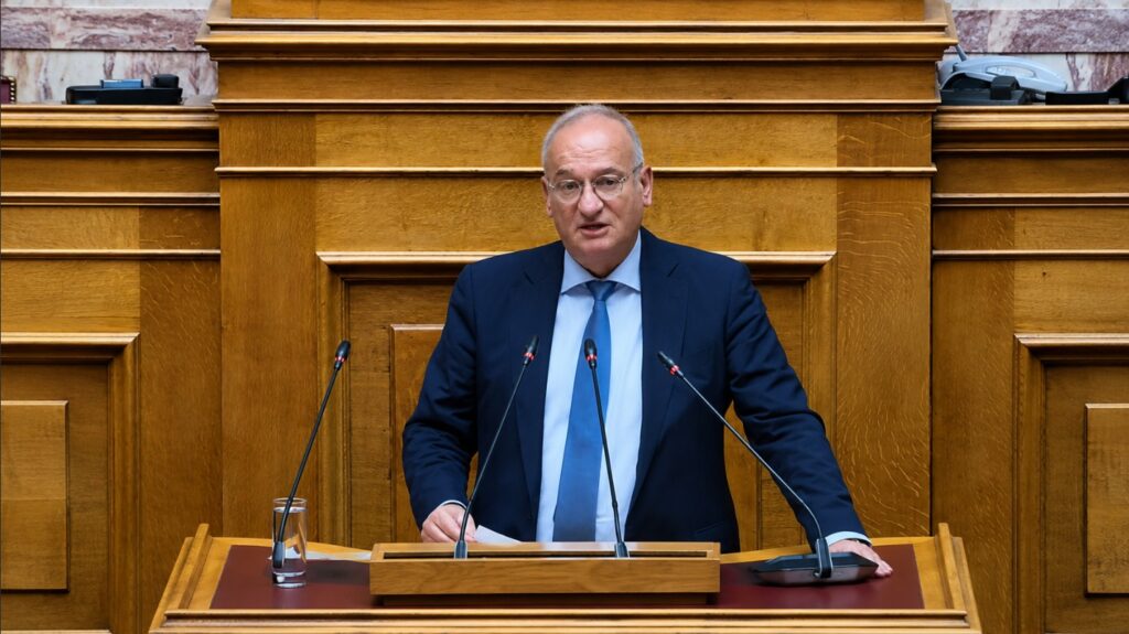 Ανδρέας Βορύλλας: «Η Ελλάδα να αφήσει τα φοβικά σύνδρομα και να χτίσει σχέσεις με όλες τις μεγάλες δυνάμεις» Ο Ανδρέας Βορύλλας στο βήμα της Βουλής κατά την τοποθέτησή του για τη συνεργασία Ελλάδας–Κίνας και την προώθηση των Ολυμπιακών αξιών