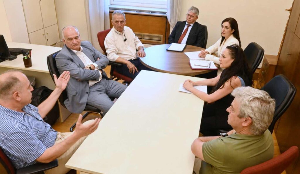 Η ΝΙΚΗ φέρνει στη Βουλή τις καταγγελίες για funds και πλειστηριασμούς Μάχη στο πλευρό των δανειοληπτών δίνει η ΝΙΚΗ καταγγέλλοντας μαζικά και κατά περίπτωση την αδιαφάνεια στις συμβάσεις,