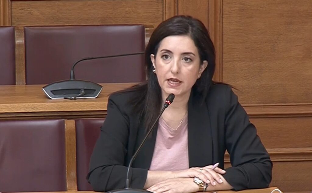 Ασπασία Κουρουπάκη: «Η ισότητα στους μισθούς δεν εφαρμόζεται με ευχολόγια και νόμους-βιτρίνα»