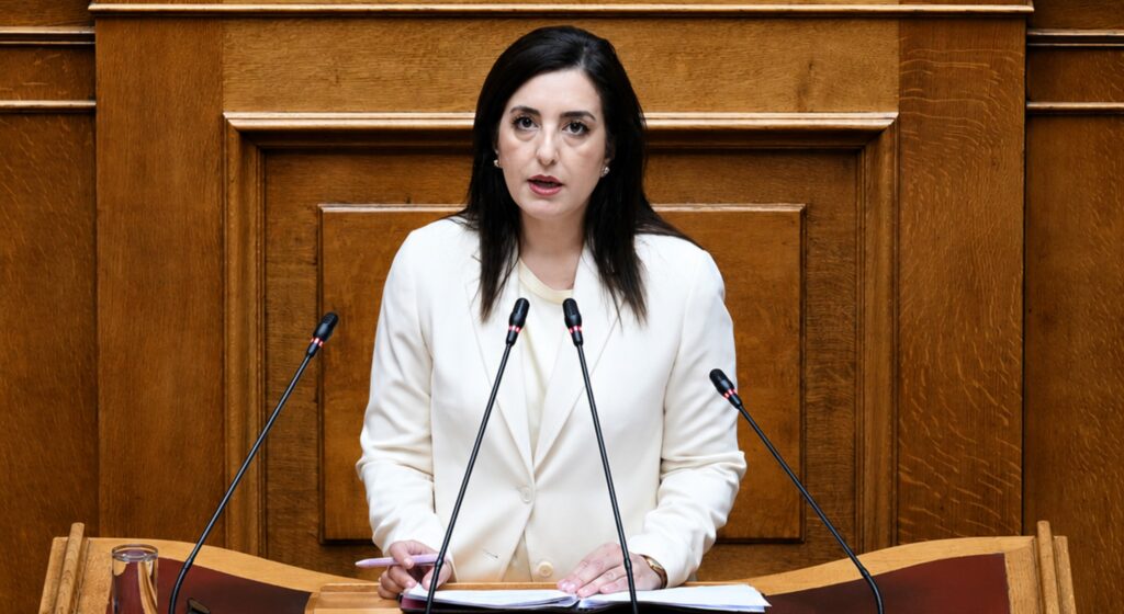 Κουρουπάκη: «Με πρόσχημα την Τεχνητή Νοημοσύνη, στήνουν κράτος αλγορίθμων και παρακολούθησης» Η βουλευτής Β1΄ Βόρειου Τομέα Αθηνών της ΝΙΚΗΣ, Ασπασία Κουρουπάκη, μιλά στην Ολομέλεια της Βουλής για το νομοσχέδιο σχετικά με την Τεχνητή Νοημοσύνη στο Δημόσιο