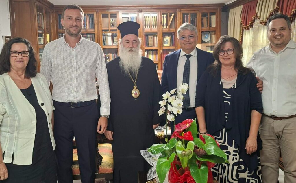 Ο Πρόεδρος της ΝΙΚΗΣ Δημήτρης Νατσιός κατά τη συνάντησή του με τον Μητροπολίτη Κορίνθου κ. Παύλο στην Κόρινθο