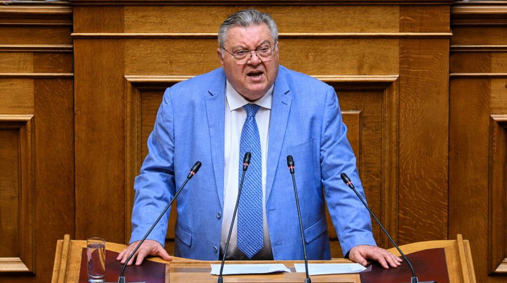 Οικονομόπουλος στη Βουλή: «Παίζετε στο χρηματιστήριο τις συντάξεις των εργαζομένων και τις μετατρέπετε σε επενδυτικό στοίχημα» Ο βουλευτής Α΄ Ανατολικής Αττικής της ΝΙΚΗΣ Τάσος Οικονομόπουλος στην Ολομέλεια της Βουλής κατά τη συζήτηση του νομοσχεδίου για τον δεύτερο πυλώνα του Ασφαλιστικού και την επαγγελματική ασφάλιση