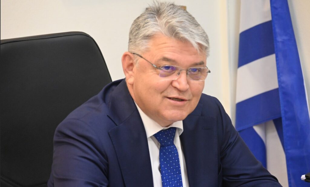 Ο Πρόεδρος της ΝΙΚΗΣ, Δημήτρης Νατσιός, κατά τη συνέντευξή του στην ΕΡΤ και στην εκπομπή «Φωνή της Ελλάδας», όπου κατήγγειλε την κυβερνητική πολιτική για τους αρχαιολογικούς χώρους, το νερό, τις νέες ταυτότητες και το δημογραφικό