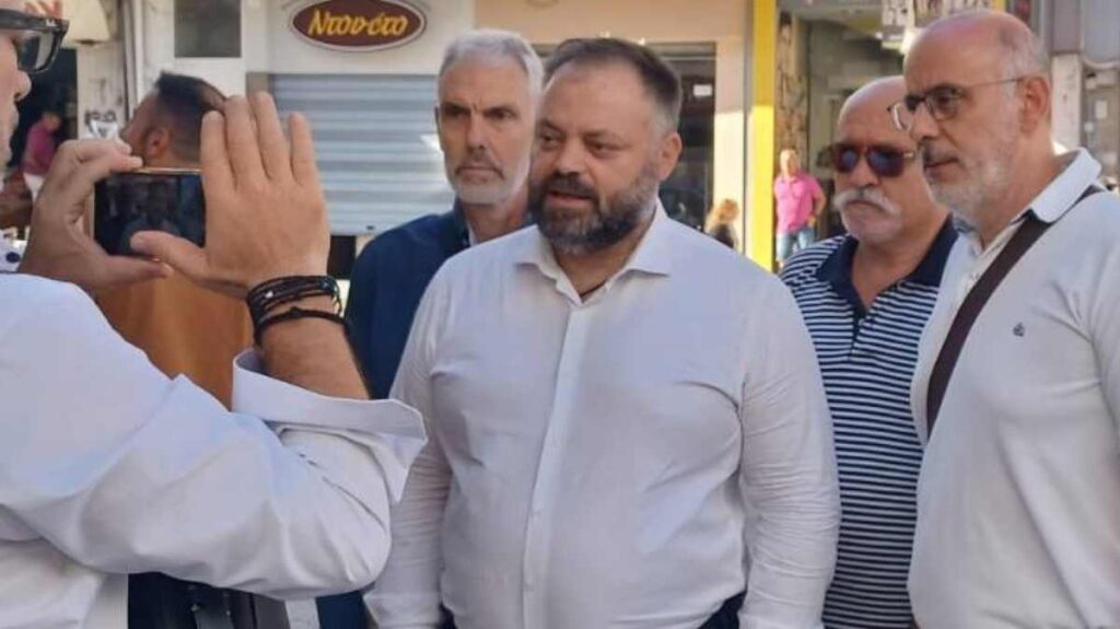 Δράσεις του Βουλευτή Αχαΐας της ΝΙΚΗΣ, Σπυρίδωνα Τσιρώνη, σε Πάτρα και Αγρίνιο Ο Βουλευτής Αχαΐας της ΝΙΚΗΣ, Σπυρίδων Τσιρώνης, κατά τις δράσεις του σε Πάτρα και Αγρίνιο