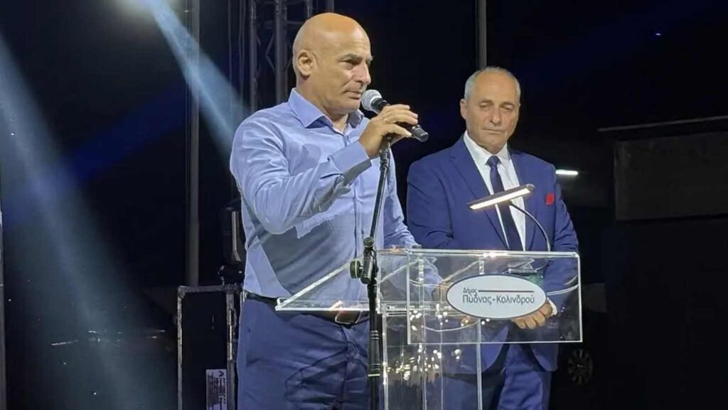 Ο Κομνηνός Δελβερούδης στα 100 χρόνια της Εμποροπανήγυρης Αιγινίου Ο Κομνηνός Δελβερούδης στα εγκαίνια της Εμποροπανήγυρης Αιγινίου για τη συμπλήρωση 100 χρόνων