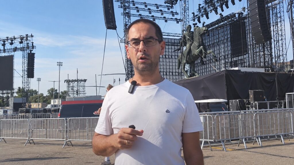 Ρούντας: «Τα μνημεία των Ελλήνων δεν είναι ούτε για πανηγύρια ούτε για εμπορικές εκδηλώσεις» Ο Γεώργιος Ρούντας μπροστά στο άγαλμα του Μεγάλου Αλεξάνδρου στη Θεσσαλονίκη