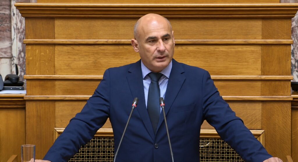 Δελβερούδης: «Ανοίγετε παράθυρα αυθαιρεσίας» – Σφοδρή επίθεση για ΟΠΕΚΕΠΕ, αλιείς και το ενεργειακό αδιέξοδο στη Δυτική Μακεδονία Ο βουλευτής Πιερίας της ΝΙΚΗΣ Κομνηνός Δελβερούδης κατά την τοποθέτησή του στη Διαρκή Επιτροπή Παραγωγής και Εμπορίου για το νομοσχέδιο του Υπουργείου Αγροτικής Ανάπτυξης και Τροφίμων