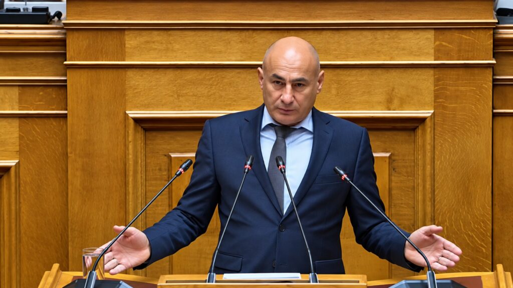 Δελβερούδης: «Κανονικοποιείτε τη φτώχεια και μοιράζετε κουπόνια για να επιβιώσει ο κόσμος»