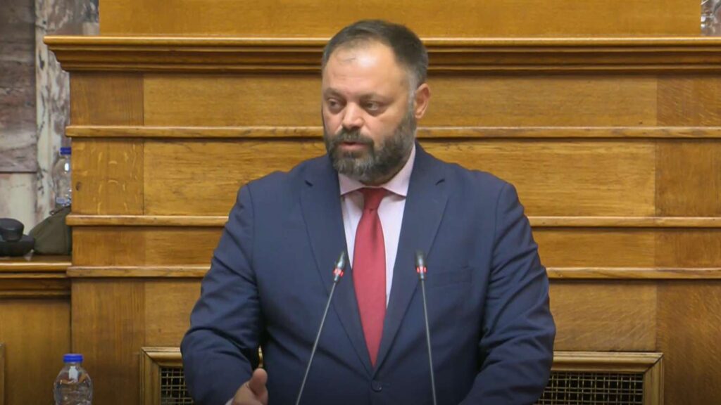 Τσιρώνης: «Διαμορφώνετε καθεστώς προνομίων για λίγους και ξένους – ο Έλληνας επιχειρηματίας πληρώνει το μάρμαρο» Ο βουλευτής Αχαΐας της ΝΙΚΗΣ Σπύρος Τσιρώνης κατά την τοποθέτησή του στη Διαρκή Επιτροπή Παραγωγής και Εμπορίου για τις Άμεσες Ξένες Επενδύσεις