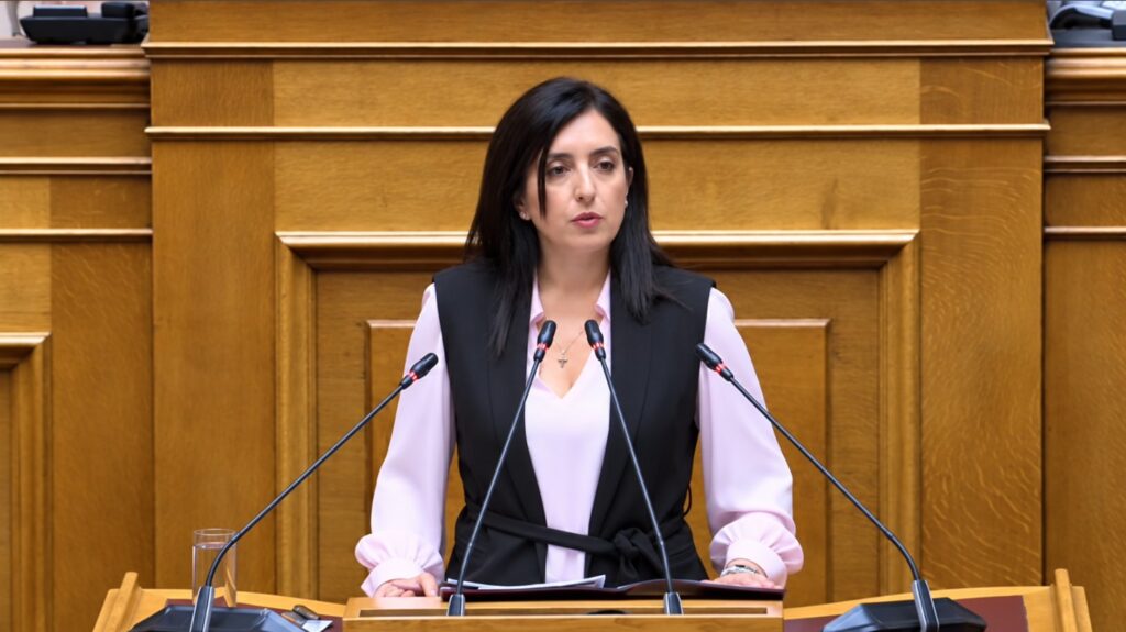 Η βουλευτής Β1 Βόρειου Τομέα Αθηνών της ΝΙΚΗΣ Ασπασία Κουρουπάκη κατά την ομιλία της στη Βουλή για το νομοσχέδιο του Υπουργείου Εσωτερικών σχετικά με τη δημόσια διοίκηση και την επιλογή προϊσταμένων