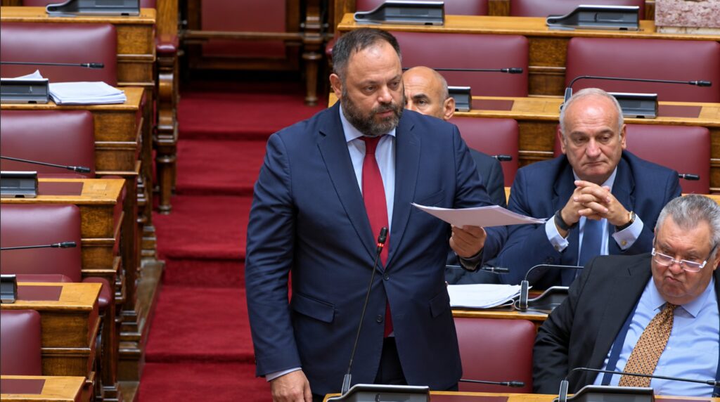 Τσιρώνης: «Τα μόνα συγχαρητήρια που αξίζουν στη ΝΔ είναι για την αντοχή της να προστατεύει το αφεντικό» Ο βουλευτής Αχαΐας της ΝΙΚΗΣ Σπύρος Τσιρώνης κατά την παρέμβασή του στη Διαρκή Επιτροπή Παραγωγής και Εμπορίου