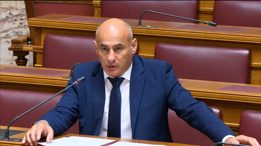 Ο βουλευτής Πιερίας της ΝΙΚΗΣ Κομνηνός Δελβερούδης στην Επιτροπή Παραγωγής και Εμπορίου κατά τη συζήτηση νομοσχεδίου για τα ελληνικά λιμάνια και το Λιμενικό Σώμα