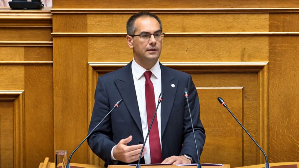 Ο βουλευτής Λαρίσης της ΝΙΚΗΣ Γεώργιος Ρούντας στο βήμα της Ολομέλειας της Βουλής κατά τη συζήτηση του Κώδικα Εναλλακτικής Επίλυσης Διαφορών