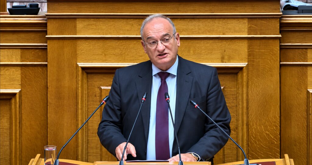 Βορύλλας κατά κυβέρνησης: Δίνει κίνητρα εκατομμυρίων χωρίς να μετρά τι μένει στην ελληνική οικονομία Ο βουλευτής Β2 Δυτικού Τομέα Αθηνών της ΝΙΚΗΣ Ανδρέας Βορύλλας κατά την ομιλία του στην Ολομέλεια της Βουλής για το νομοσχέδιο των Άμεσων Ξένων Επενδύσεων
